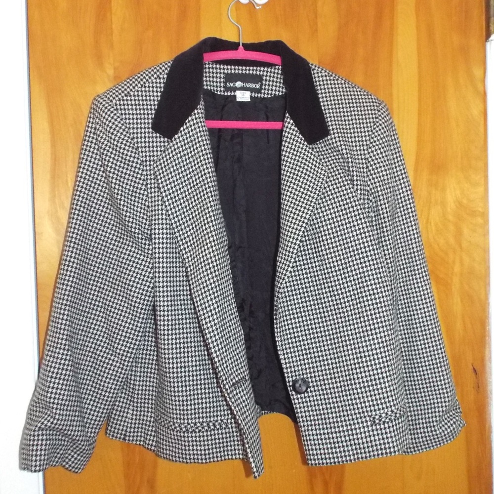 Black and white houndstooth blazer
